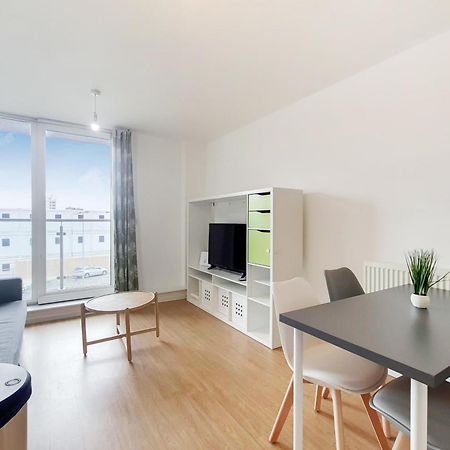 Fully Serviced Two Bed Apartment By Excel & O2 Лондон Экстерьер фото